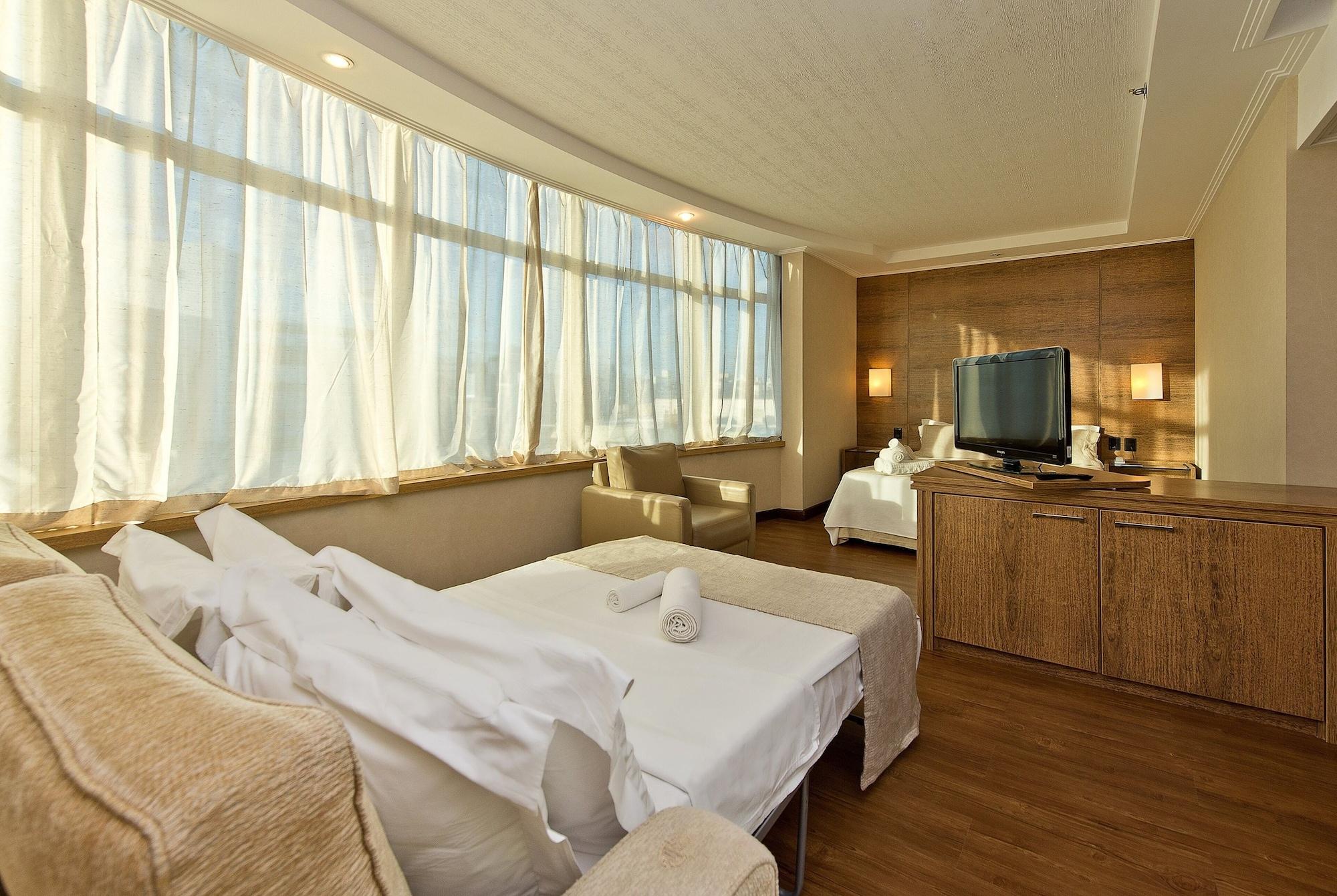 Majestic Palace Hotel Florianopolis Bagian luar foto A room at the hotel
