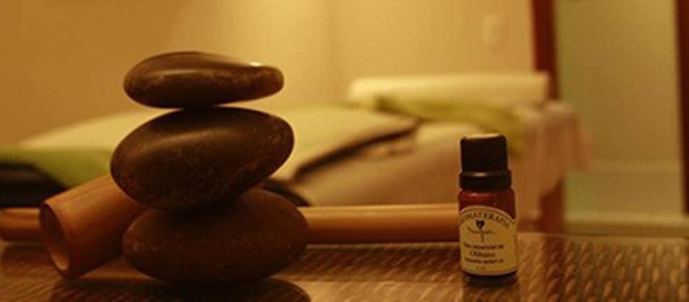 Majestic Palace Hotel Florianopolis Bagian luar foto A bottle of essential oil