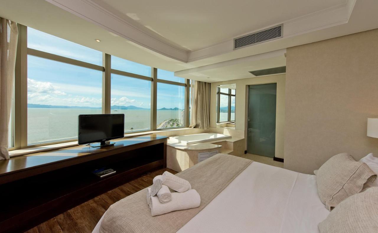 Majestic Palace Hotel Florianopolis Bagian luar foto A room at the hotel