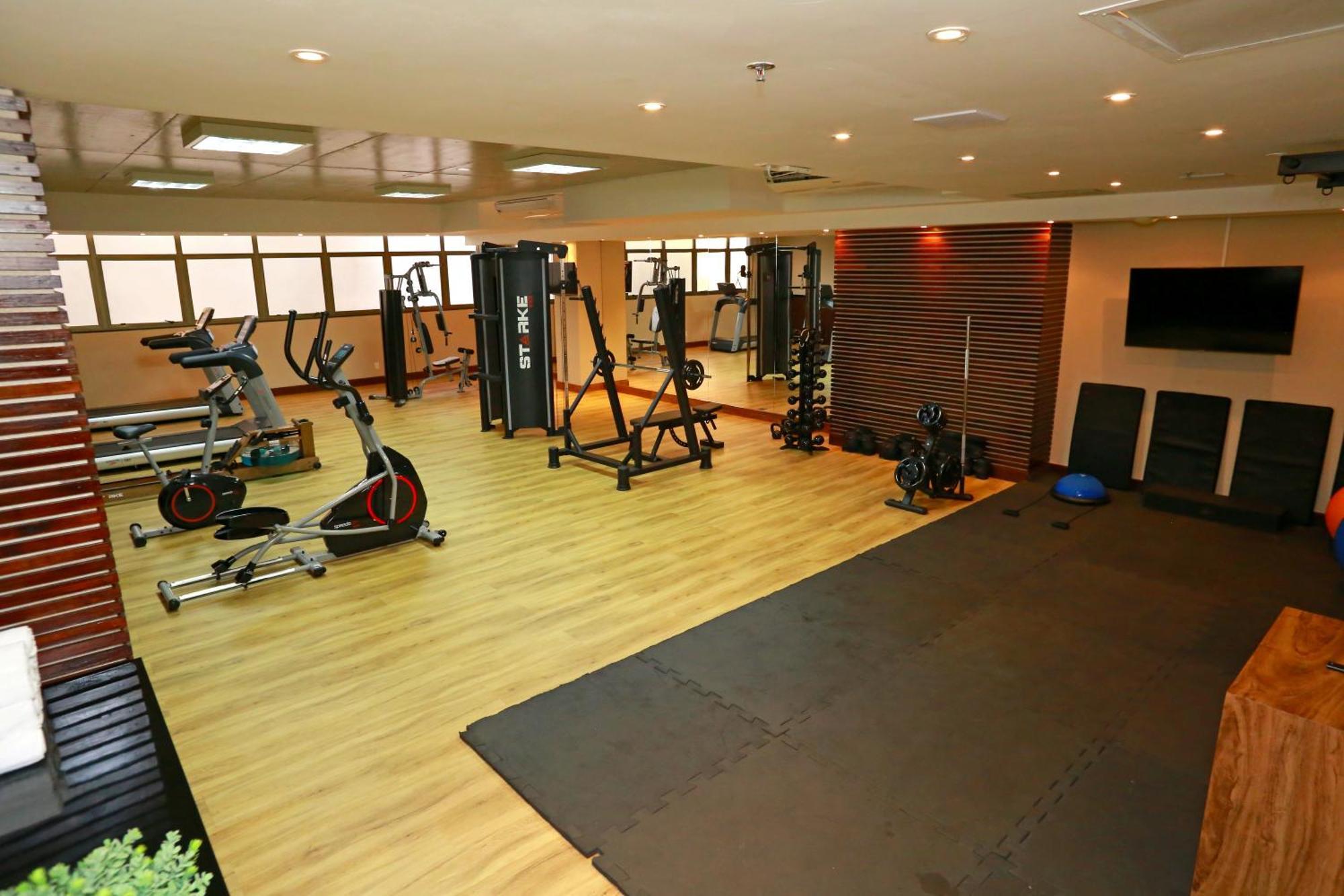 Majestic Palace Hotel Florianopolis Bagian luar foto A gym in a hotel