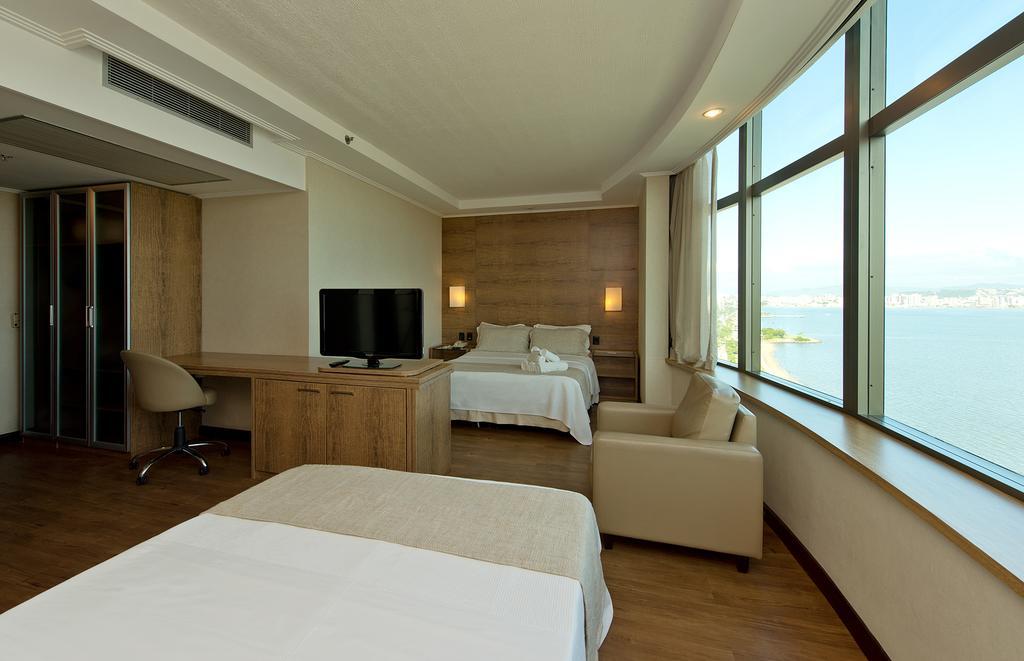Majestic Palace Hotel Florianopolis Bagian luar foto A room at the hotel