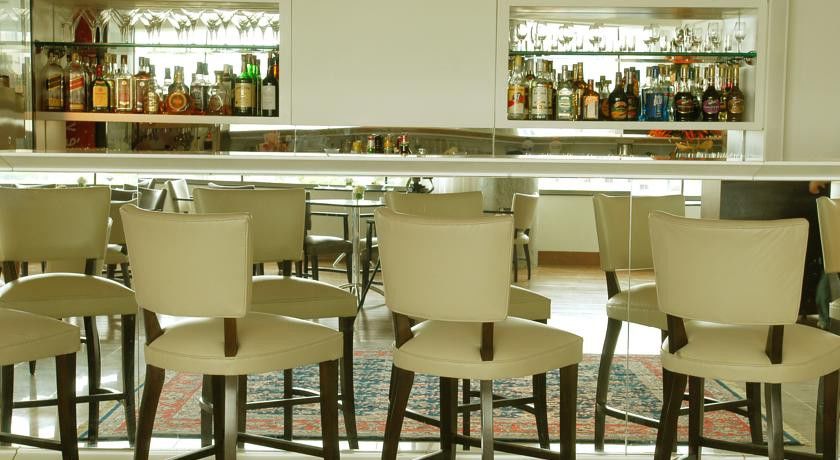 Majestic Palace Hotel Florianopolis Bagian luar foto The bar at the 2006 London Hilton on Park Street