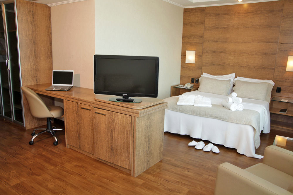 Majestic Palace Hotel Florianopolis Bagian luar foto A room at the hotel